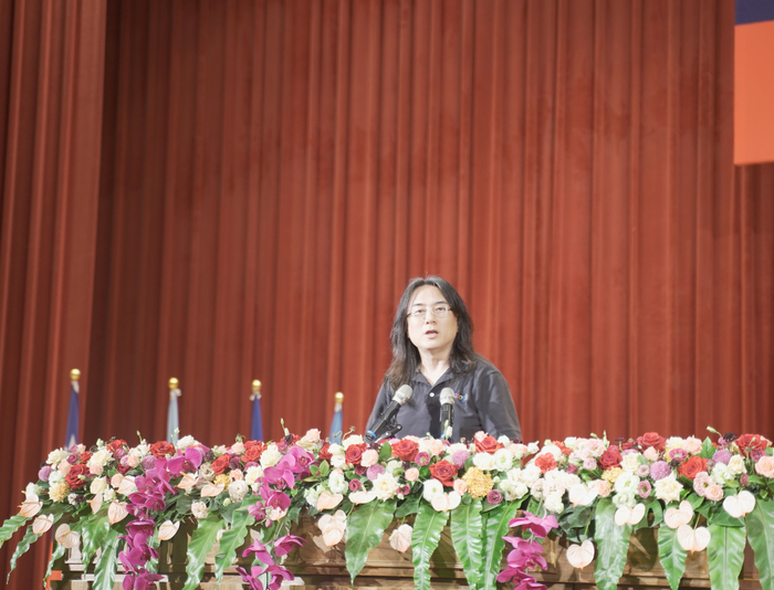 National Chung Cheng University Bids Farewell to Nearly 3,000 Graduates; Large Turnout of International Students' Families and Friends