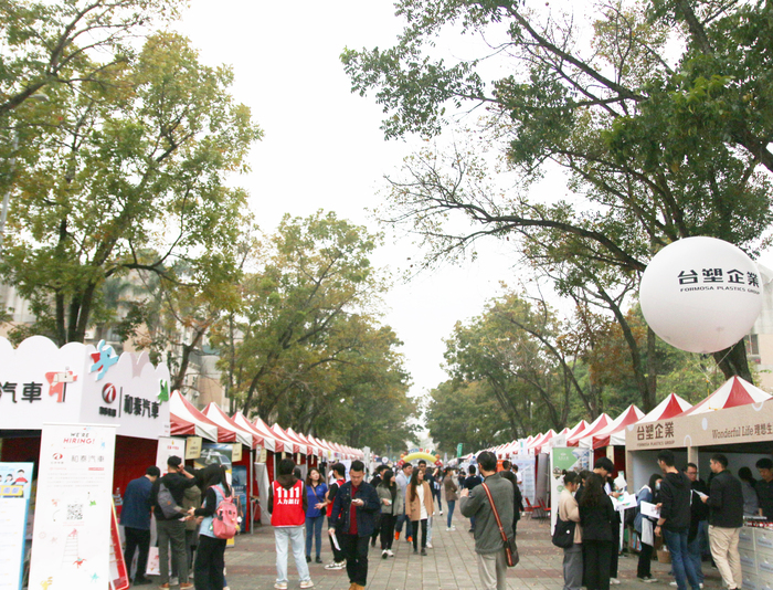 National Chung Cheng University's Annual Job Fair Kicks Off, Offering Thousands of Employment Opportunities